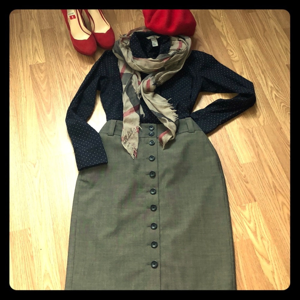 UEC. Banana🍌Republic WOOL 🐑 skirt. Button up.